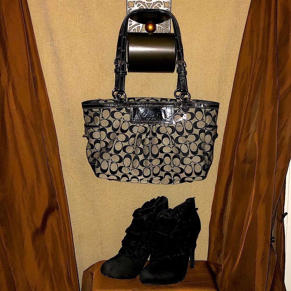 Beautiful Coach and stylish ankle boots!! I must have!!